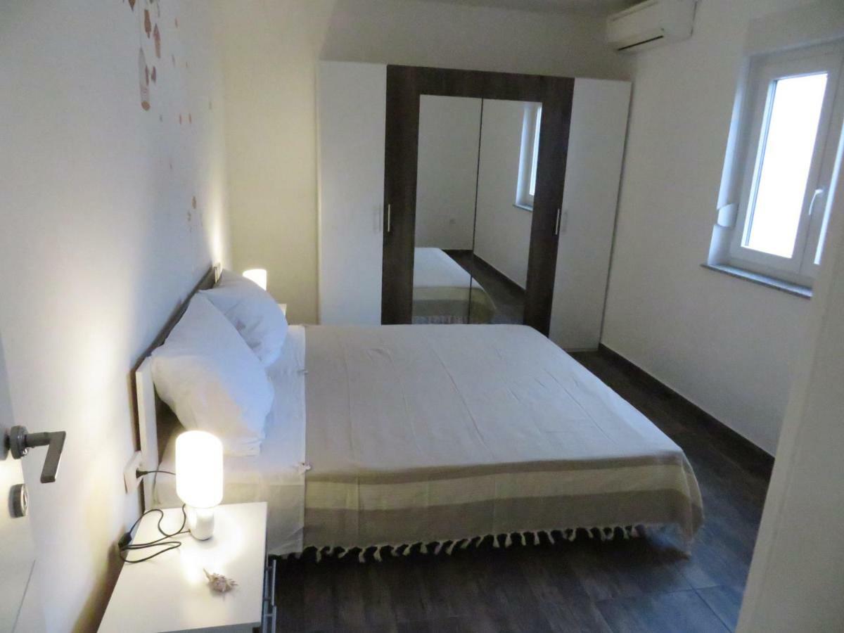 Apartments La Bombonera Starigrad Paklenica Exterior foto