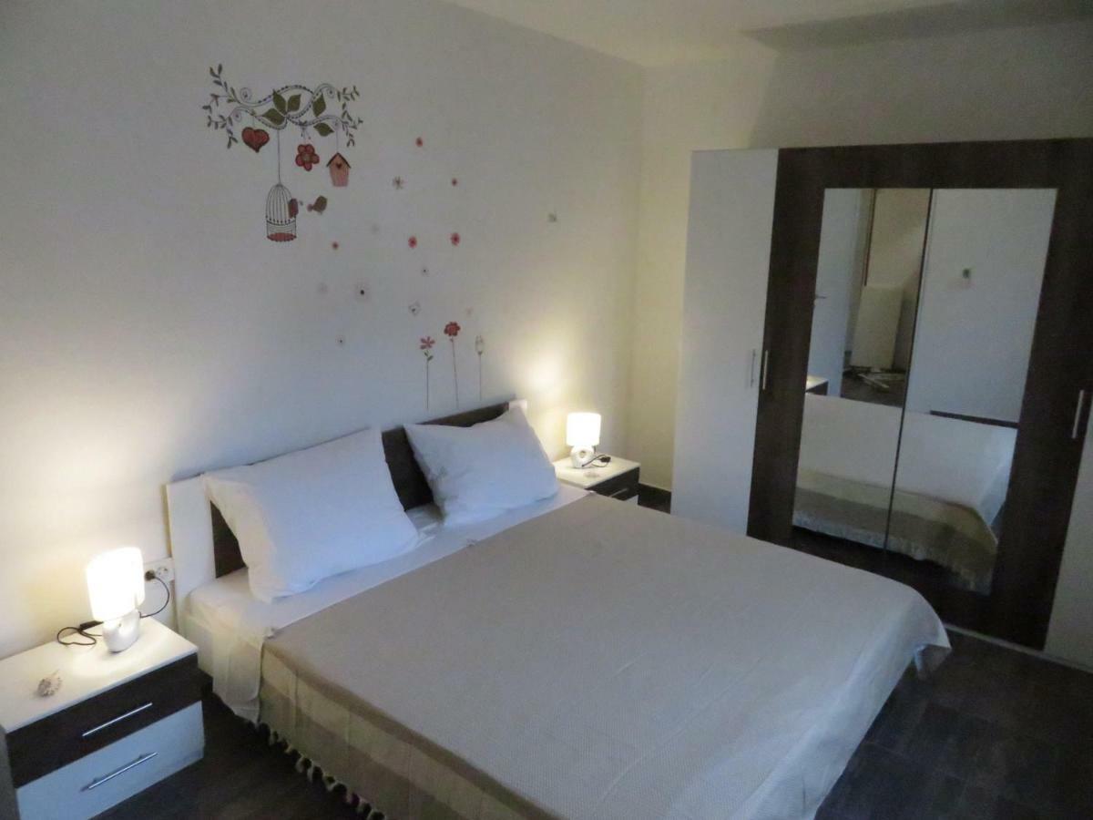 Apartments La Bombonera Starigrad Paklenica Exterior foto