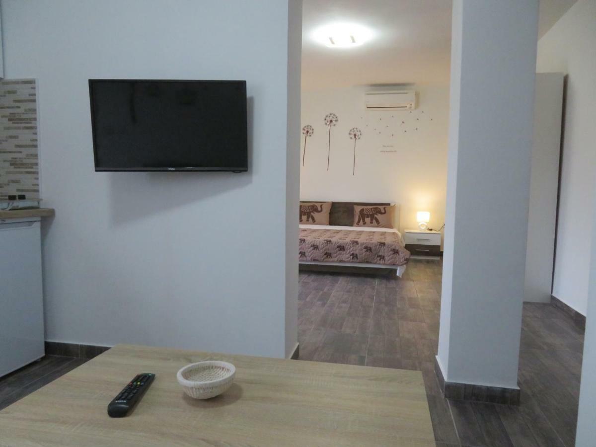 Apartments La Bombonera Starigrad Paklenica Exterior foto